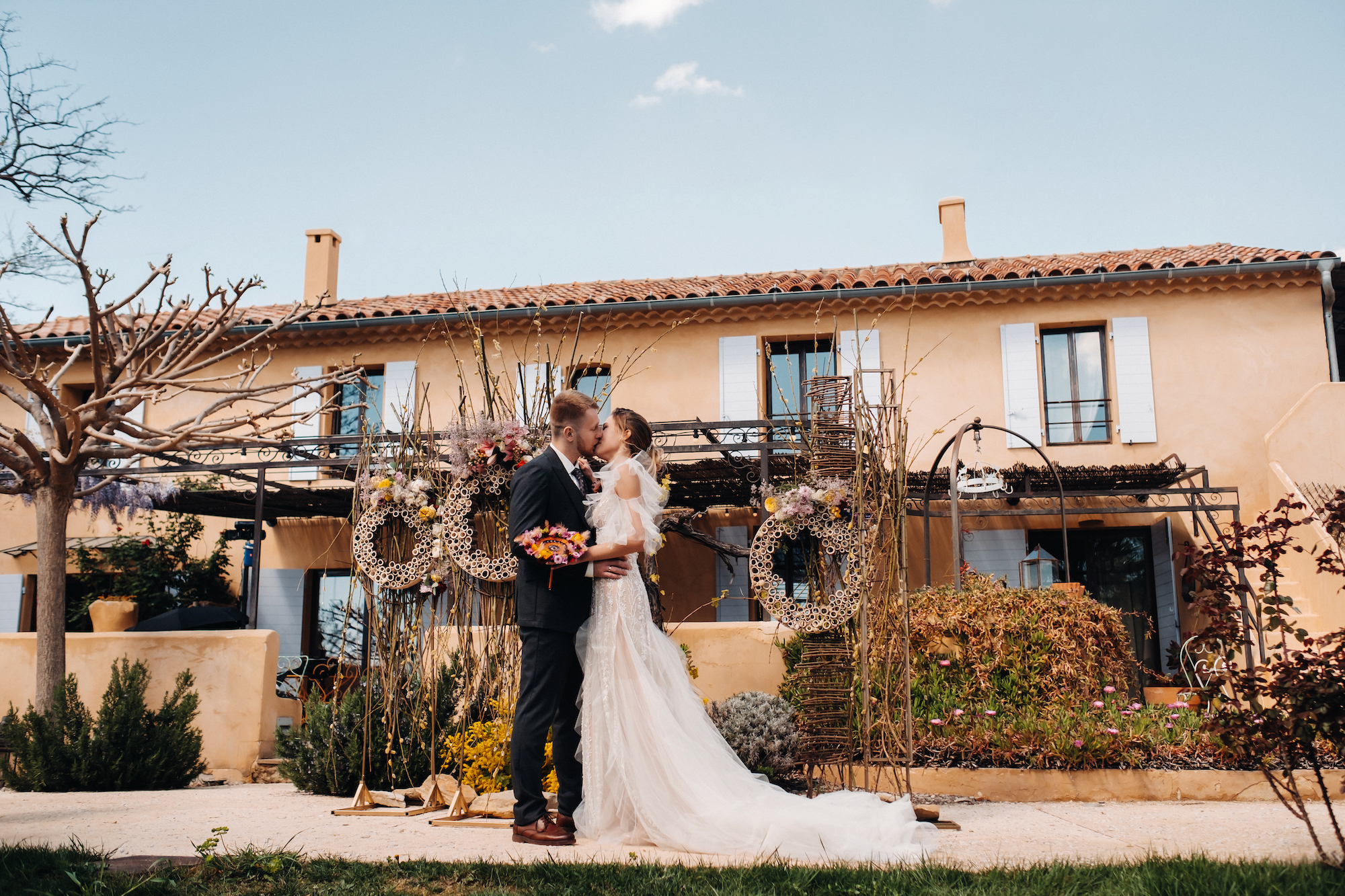 wedding-couple-near-a-villa-in-france-wedding-in-p-UCETT6D